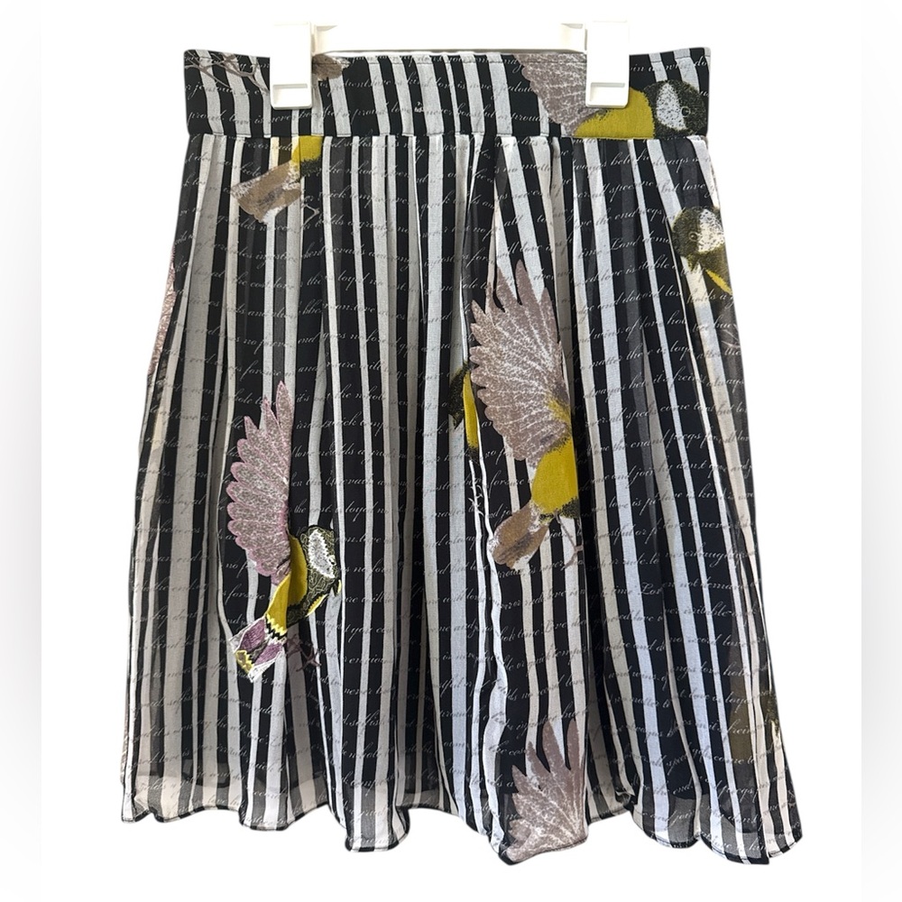 Black and White Knee-Length A-Line Skirt with Pleats